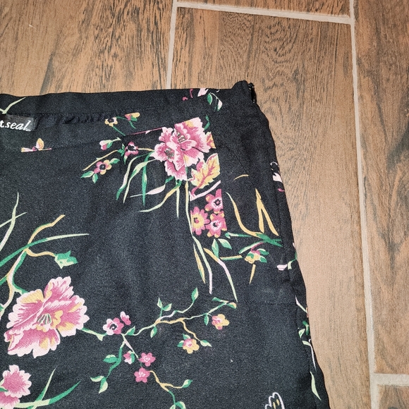 Wet Seal XL high waisted shortened inseam chiffon floral shorts - Picture 3 of 13